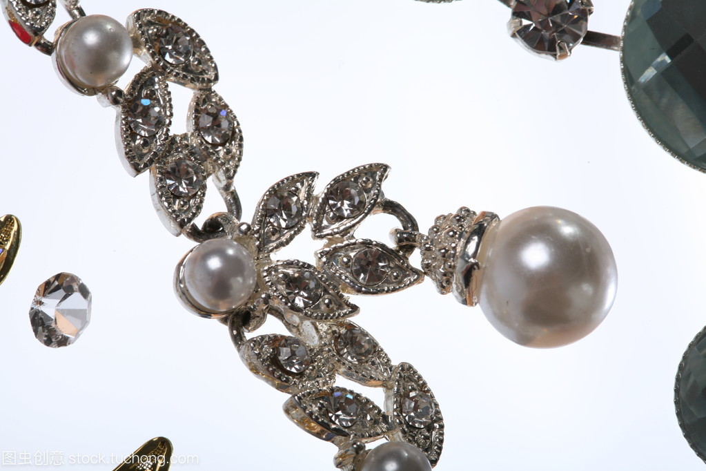 彩色寶石與珠寶首飾在智能家用電器時代的交融與創(chuàng)新