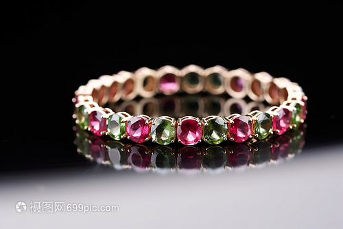 寶石手鐲 獨特飾品與家居電器的跨界關(guān)聯(lián)